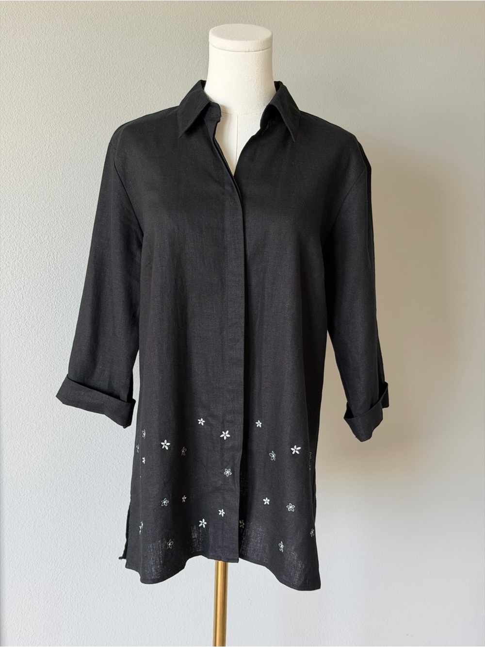 Edward Black Linen-Rayon Embroidered Floral Button-Down Tunic Shirt - 8/S - Picture 1 of 12